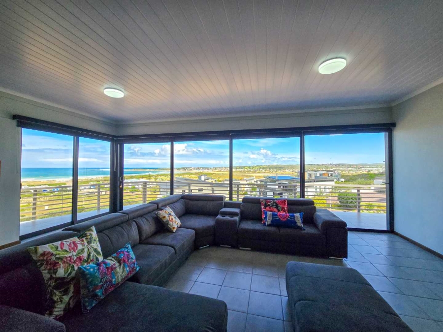 5 Bedroom Property for Sale in Stilbaai Oos Western Cape